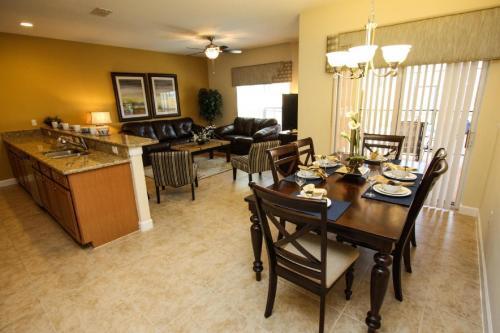 3085 Paradise Palms