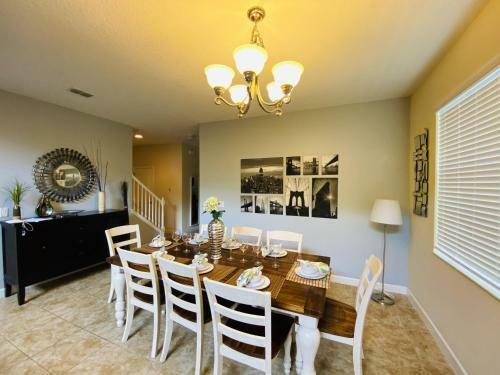 Paradise Palms- 5 Bedroom Pool Home-3116pp