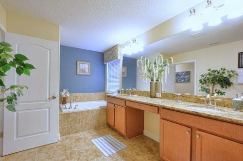 Paradise Palms- 5 Bedroom Pool Home-3116pp