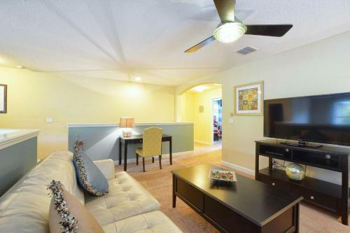 Paradise Palms- 5 Bedroom Pool Home-3116pp