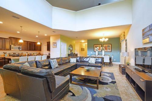 Paradise Palms- 5 Bedroom Pool Home-3116pp
