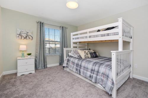 Four Bedrooms W/ Game & Pool 4900