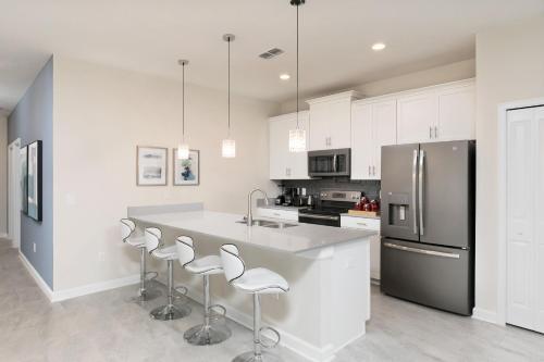5 Bedroom Villa 10 Minutes From Disney
