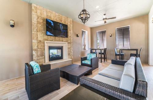 Modern Large Pool Home Next Disney-world Orlando