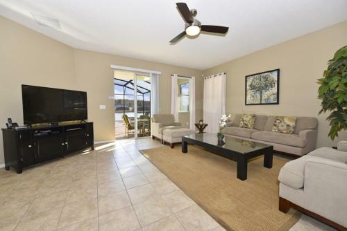 704 Crystal Cove 4 Bedroom Villa