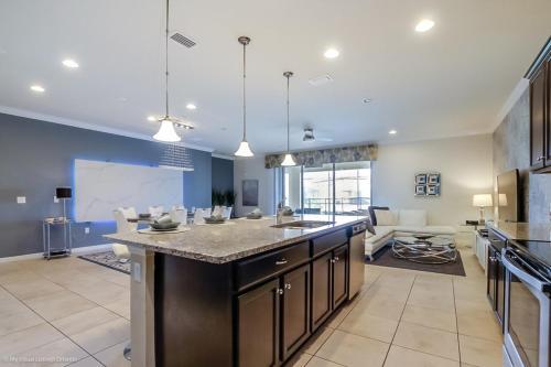 Villa Windsor At Westside - 8817md