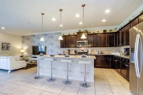 Villa Windsor At Westside - 8817md