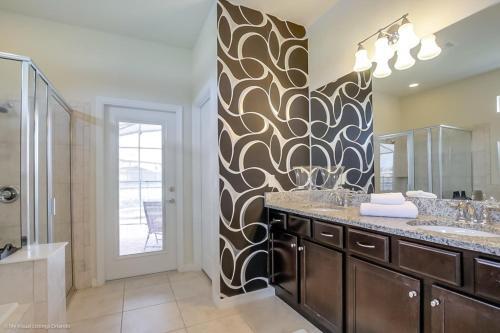 Villa Windsor At Westside - 8817md