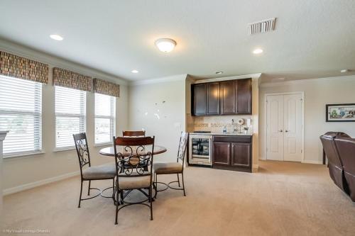 Villa Windsor At Westside - 8817md