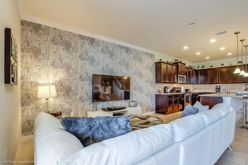 Villa Windsor At Westside - 8817md