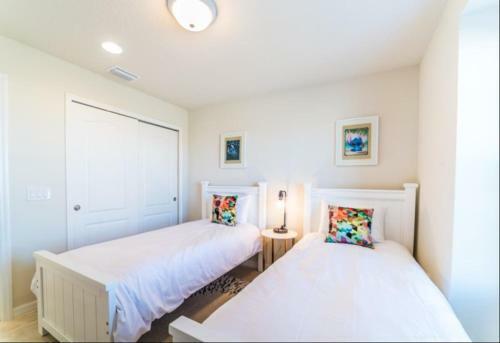 Windsor At Westside 5 Bedroom Town Home With Private Pool