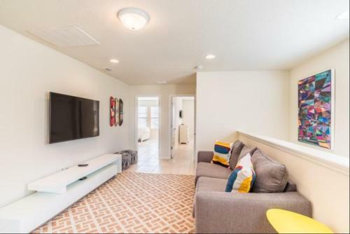 Windsor At Westside 5 Bedroom Town Home With Private Pool