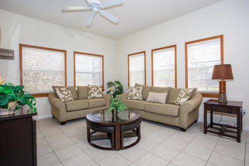 Four Bedroom W/ Pool Close To Disney 8570