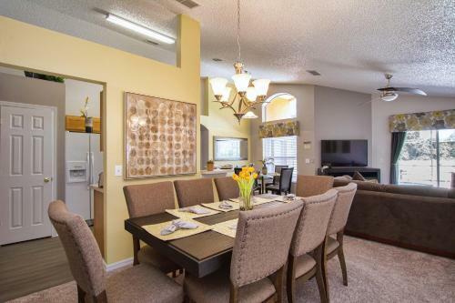 Villa Emerald Island- 4 Bedroom Pool Home- 2201em