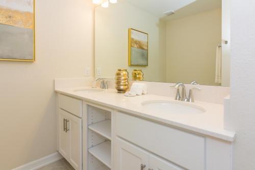 Beautiful Apartment At Storey Lake (272975)