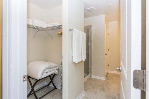Beautiful Apartment At Storey Lake (272975)