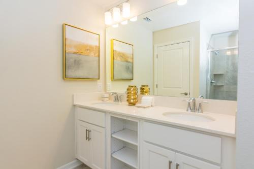Beautiful Apartment At Storey Lake (272975)