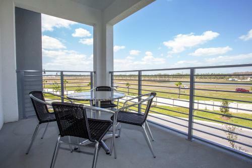 Luxurious 2 Bedroom Apartment Close To Disney 303