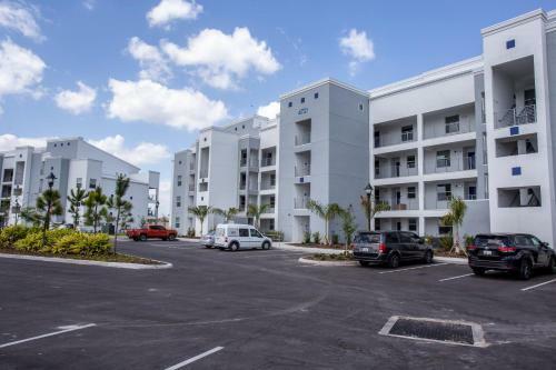 Luxurious 2 Bedroom Apartment Close To Disney 303