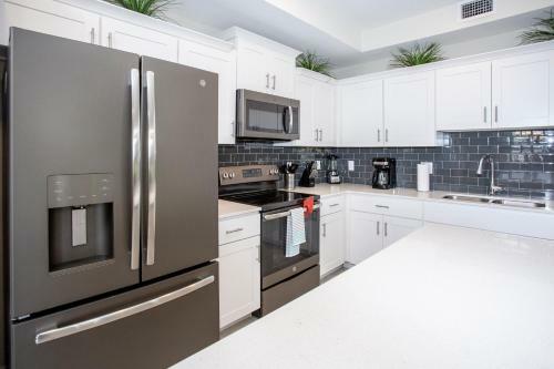Luxurious 2 Bedroom Apartment Close To Disney 303