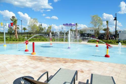 Luxurious 2 Bedroom Apartment Close To Disney 303