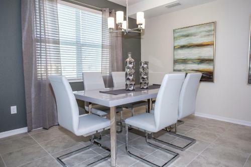 Luxurious 2 Bedroom Apartment Close To Disney 303