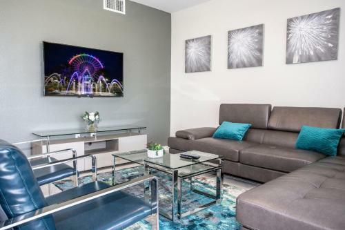 Luxurious 2 Bedroom Apartment Close To Disney 303