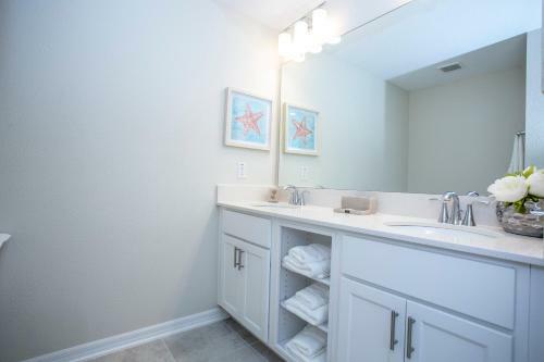 Luxurious 2 Bedroom Apartment Close To Disney 303