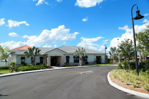 Luxurious 2 Bedroom Apartment Close To Disney 303