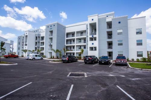 Luxurious 2 Bedroom Apartment Close To Disney 303