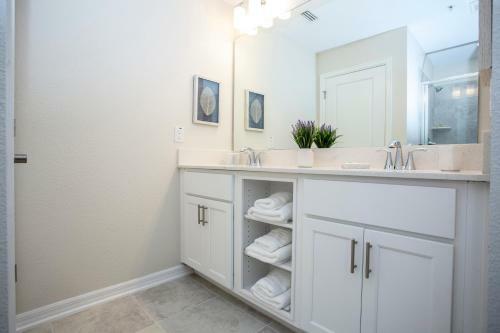 Luxurious 2 Bedroom Apartment Close To Disney 303