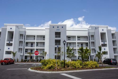 Luxurious 2 Bedroom Apartment Close To Disney 303