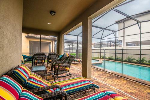 Seven-bedroom Villa 8952