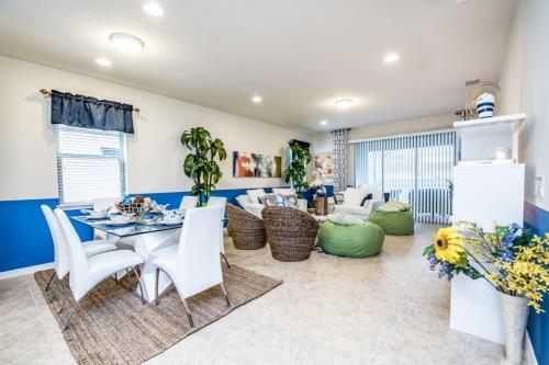 Seven-bedroom Villa 8952