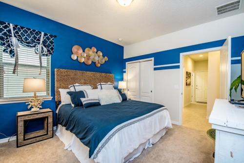 Seven-bedroom Villa 8952