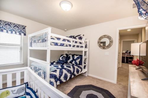 Seven-bedroom Villa 8952