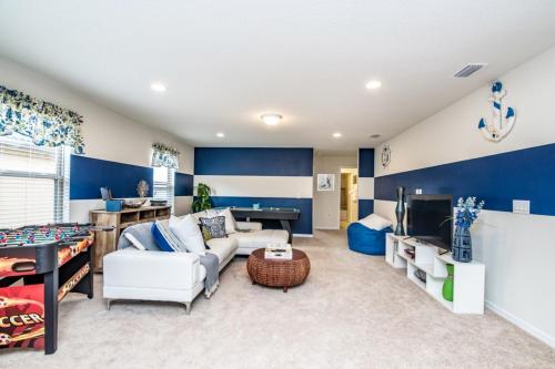 Seven-bedroom Villa 8952