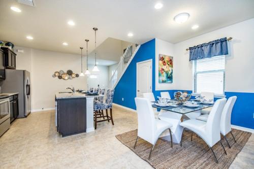 Seven-bedroom Villa 8952