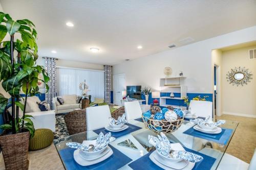 Seven-bedroom Villa 8952