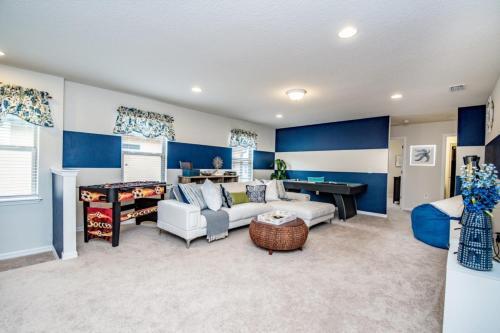 Seven-bedroom Villa 8952