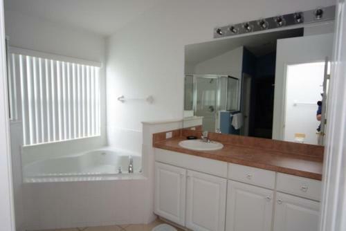 Stunning 4 Bedroom 3 Bath Villa In Cumbrian Lakes Resort