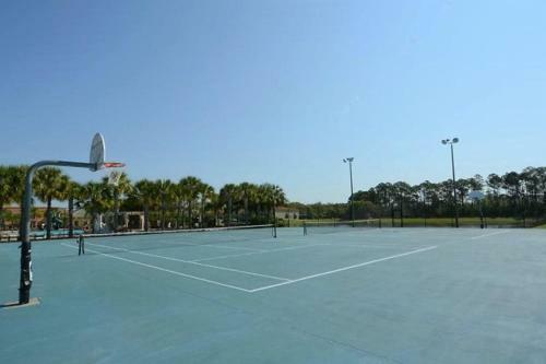 Luxury 6 Bedroom Pool Home In Paradise Palms Resort