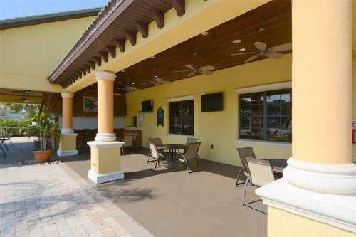 Luxury 6 Bedroom Pool Home In Paradise Palms Resort