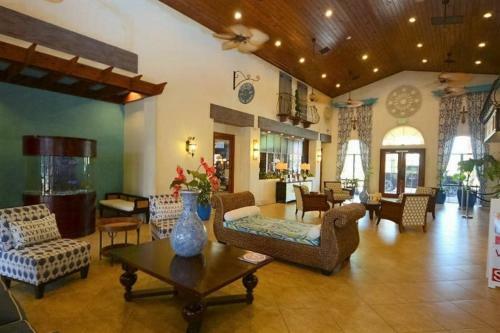 Luxury 6 Bedroom Pool Home In Paradise Palms Resort