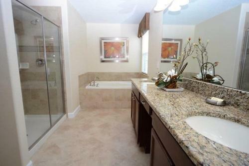 Luxury 6 Bedroom Pool Home In Paradise Palms Resort
