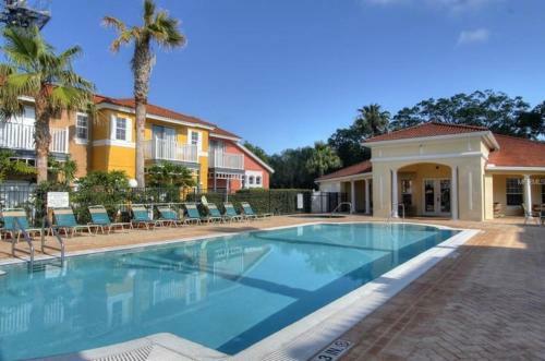 Stunning 5 Bedroom 3 Bath Pool Home In Lake Berkley