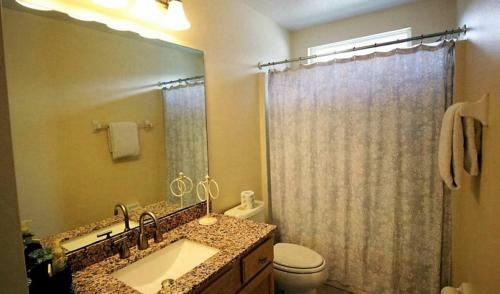 Stunning 5 Bedroom 3 Bath Pool Home In Lake Berkley