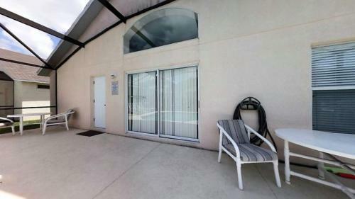 Stunning 5 Bedroom 3 Bath Pool Home In Lake Berkley