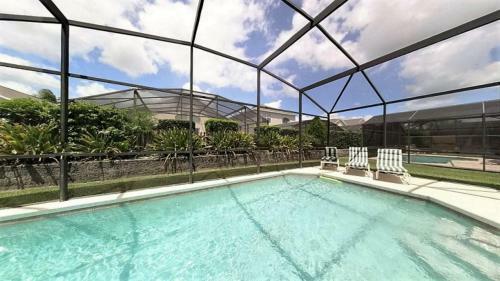 Stunning 5 Bedroom 3 Bath Pool Home In Lake Berkley
