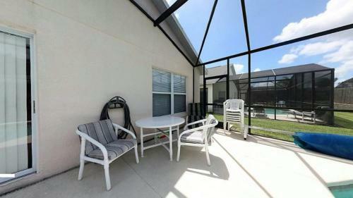 Stunning 5 Bedroom 3 Bath Pool Home In Lake Berkley
